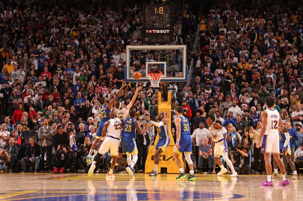 并与队友建 并与队友建