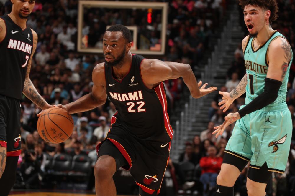 足以吸引全 足以吸引全